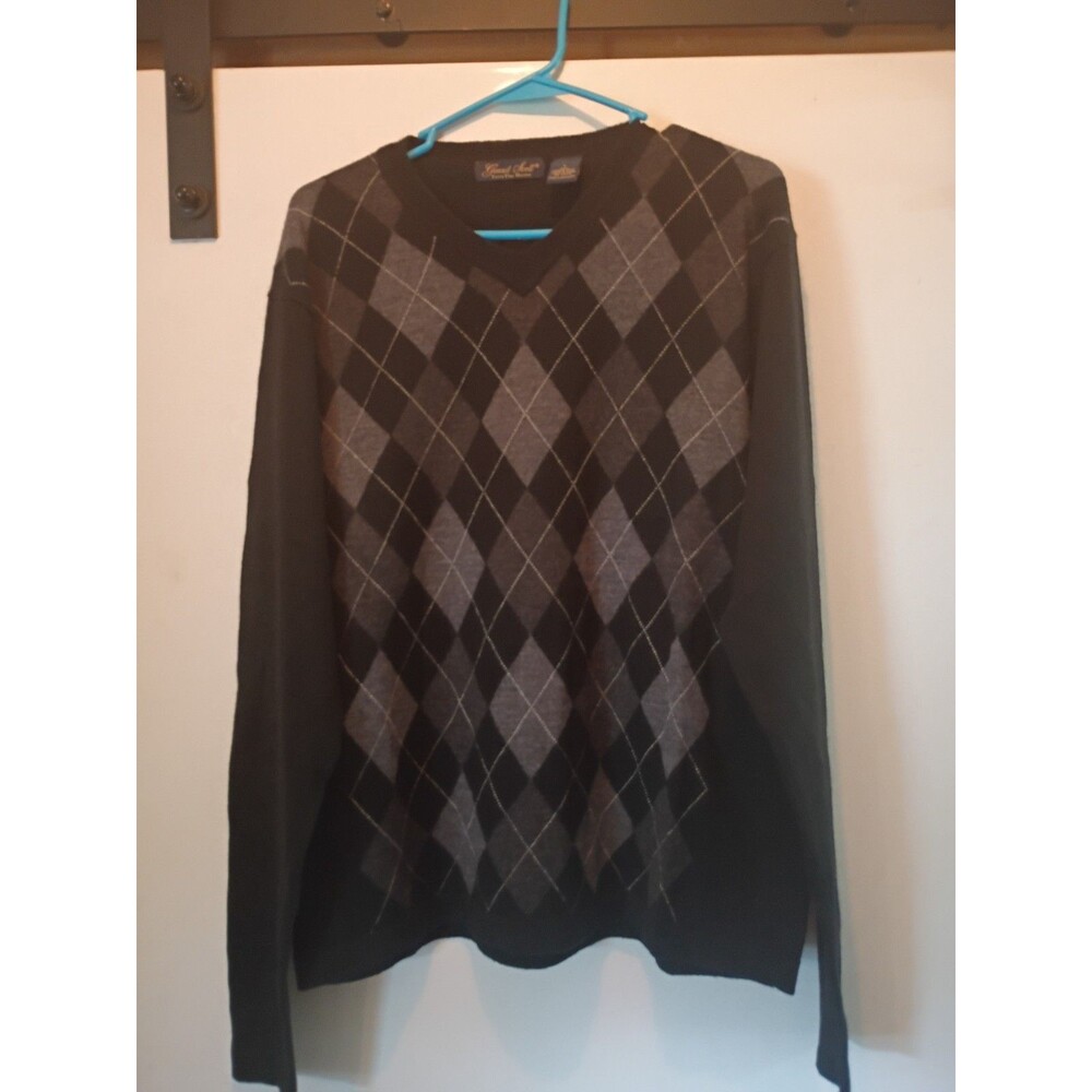 Scott Garrett Men's V-Neck Argyle Sweater in black and gray Size Large